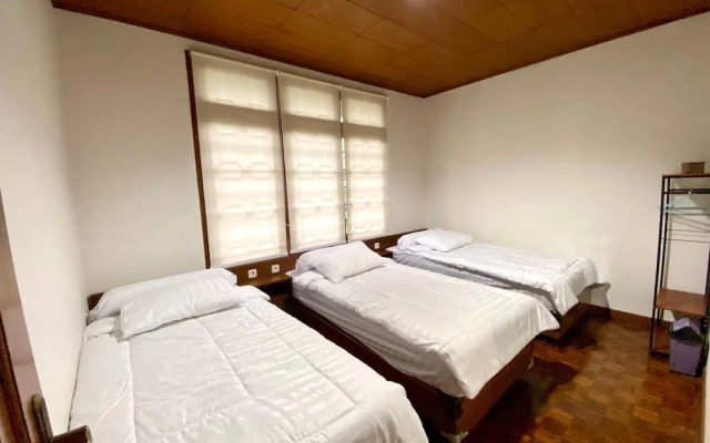 SF Homey Puri Indah – Guest Rooms – Cipanas