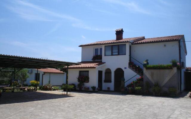 Nella Apartments