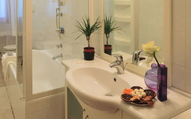 Medardo Rosso Apartment