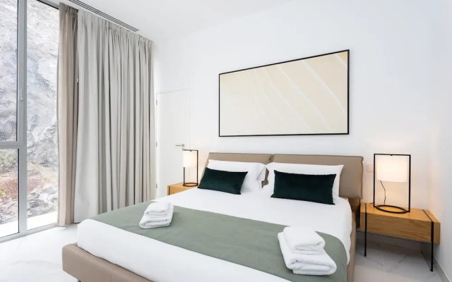 Crystal I Luxury Apartments