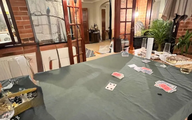 St Albans Spacious Party House