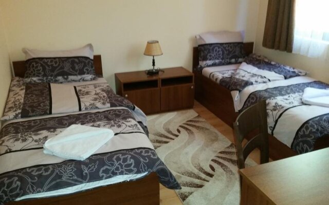 Semeen Hotel Han Dyavolski Vodi