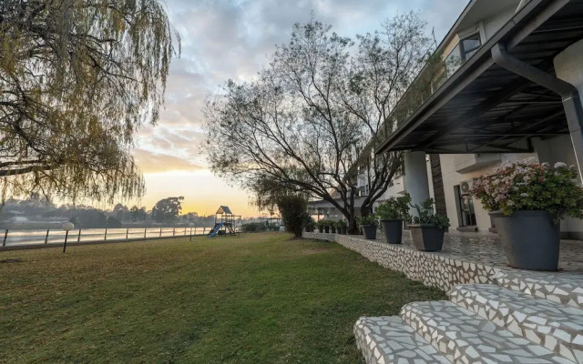ANEW Hotel & Convention Centre OR Tambo