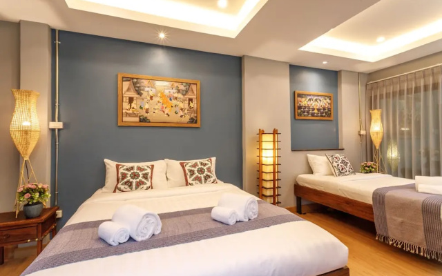 Hostel One Art & Gallery
