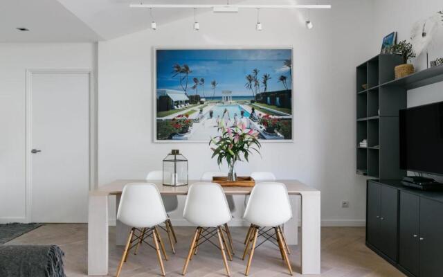 Picturesque Views From a Radiant Penthouse