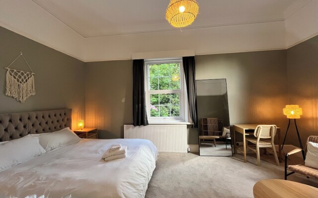 Mossley Hill Retreat