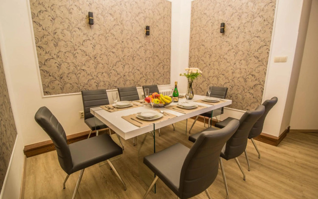 4Bdr Historical Spirit Apt By Ruterra