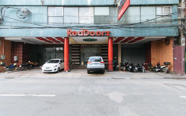 RedDoorz near Araneta Center Quezon City