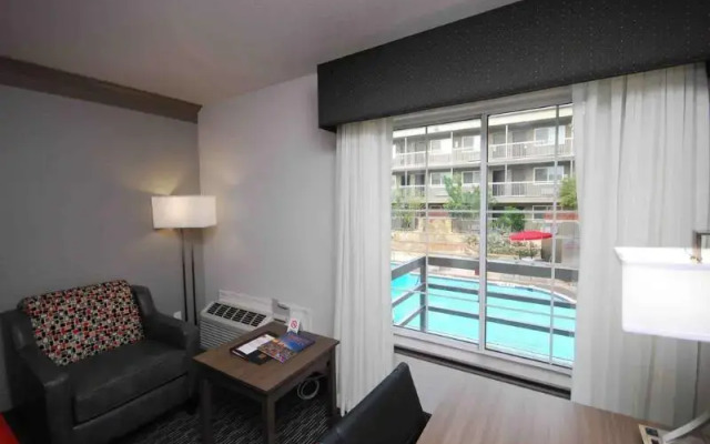 Clarion Inn & Suites Conference Center