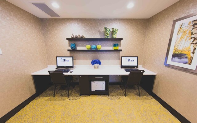 Hampton Inn & Suites by Hilton Bolton