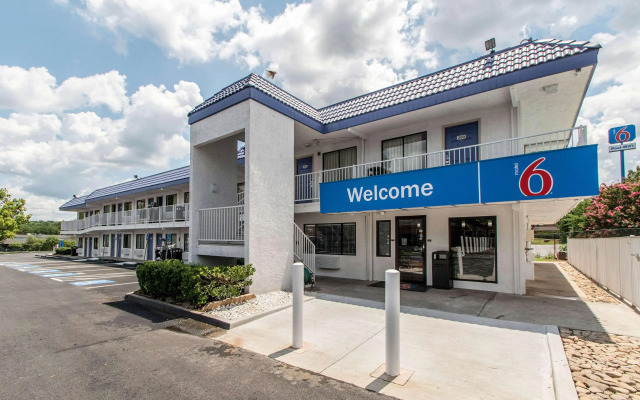 Motel 6 Norcross, GA - Atlanta Northeast