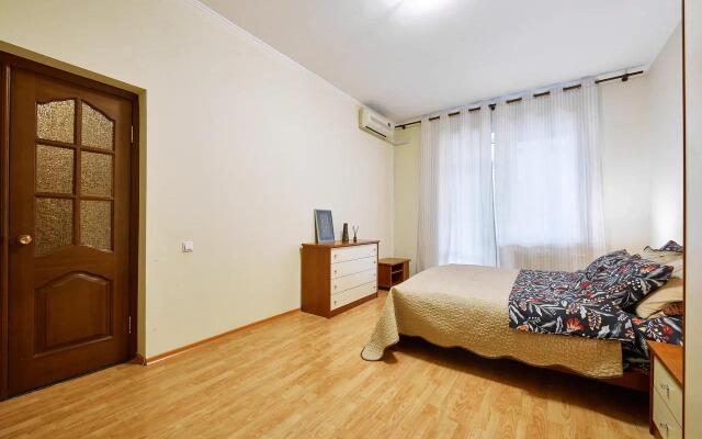 Горница на улице Алексея Толстого