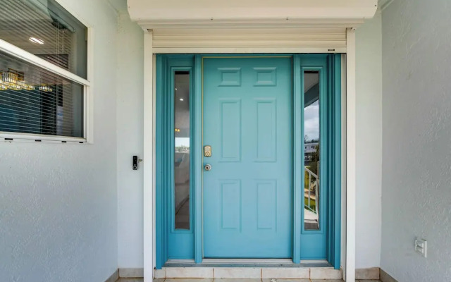 Waterfront Gem: Crystal River Family Home