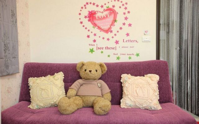 Textile Girl Romantic Homestay