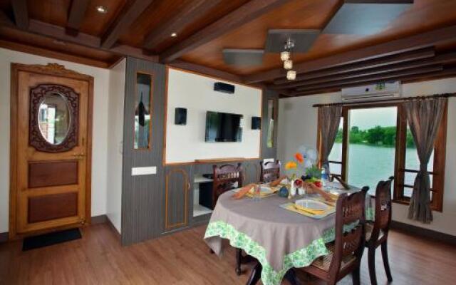 Abad Premium House Boat