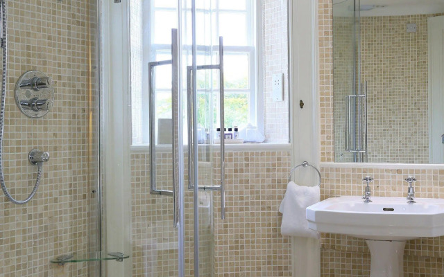 Macdonald Pittodrie House