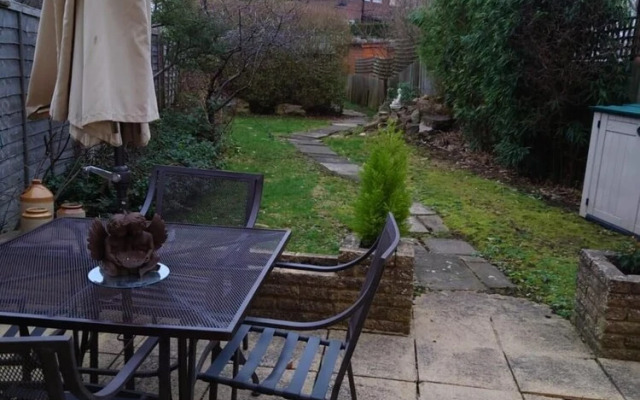 Lovely Rooms in a Quiet Place of Woking