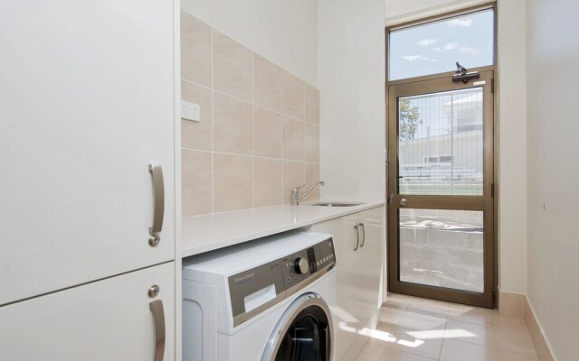 Whispering Sands at Corlette - 2