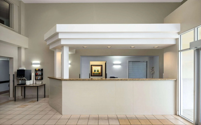 Super 8 by Wyndham Sainte Agathe Des Monts