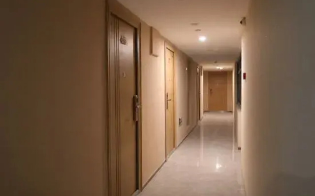 Moshanghuahuashui Intelligent Hotel (Baolong Square Branch)