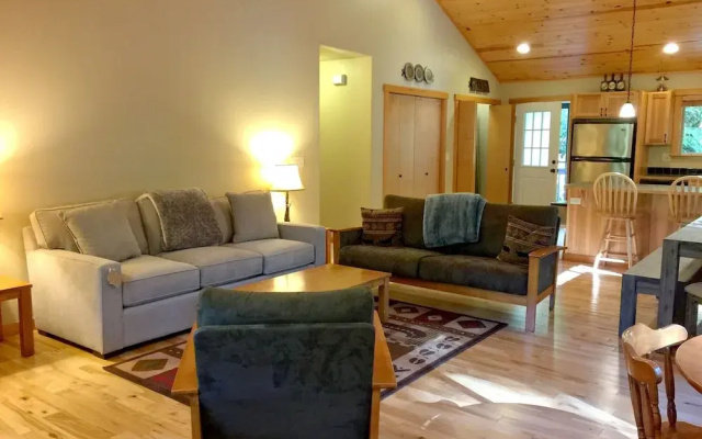Mt. Baker Lodging Cabin 65 (Sleeps 10)