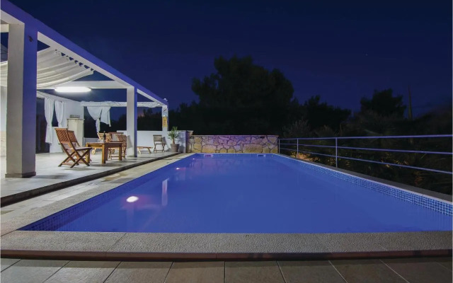 One-Bedroom Apartment in Vir
