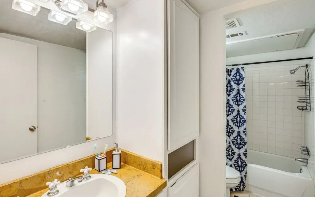 Dallas Condo in Walkable Knox Street District!