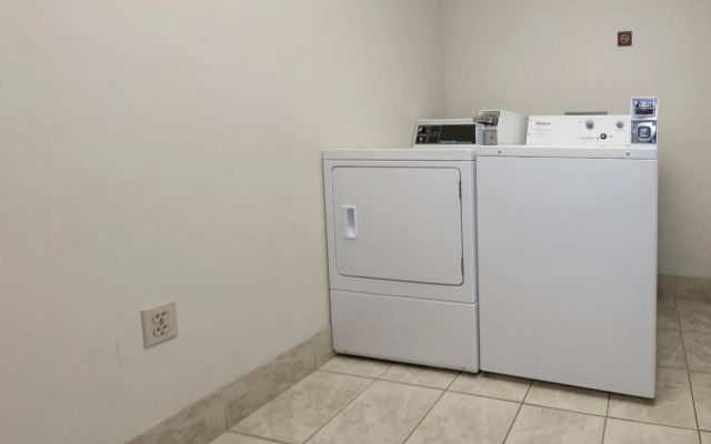 Red Roof Inn PLUS+ & Suites Knoxville West-Cedar Bluff
