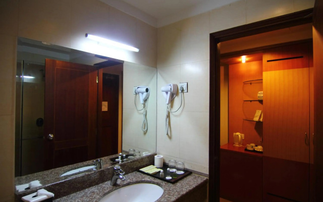 Golden View Hotel