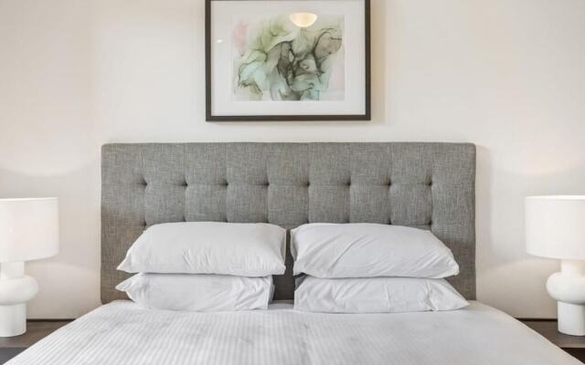 Modern 2-storey Apartment - Q Stay