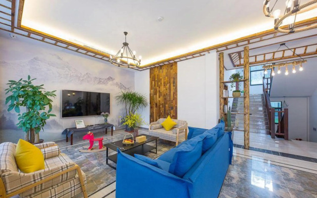 Anji Qingyun Mountain Residence, Cloud Grassland Light Luxury Pool Designer Resort