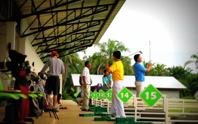 Palm Driving Range & Resort