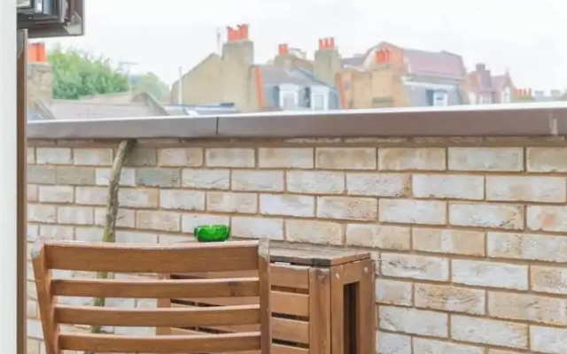 Sleek & Spacious 2BD Flat - Clapham