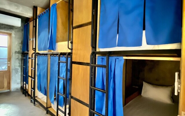 Mangroove Bay Boutique Hostel