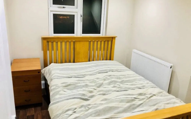 Small 3 Bed Flat Near Heathrow