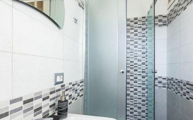 Rome Apartment - Queen