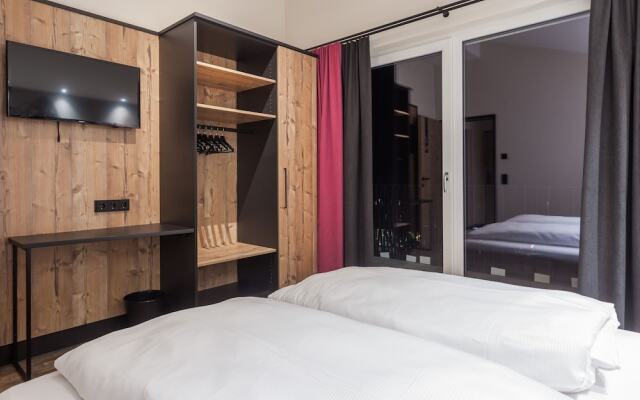 Attractive Apartment With ski Storage Room