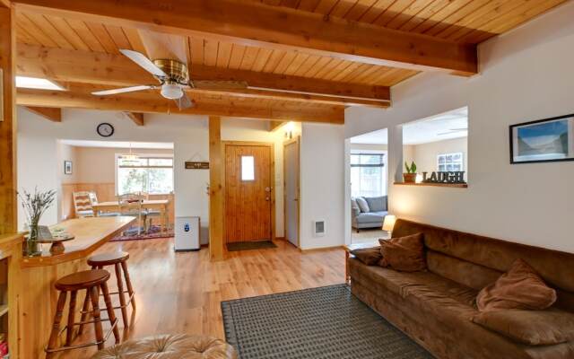 Cozy Ashford Home - 5 Mi to Rainier Nat'l Park!