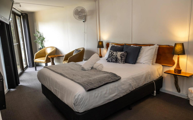 Tullah Lakeside Lodge