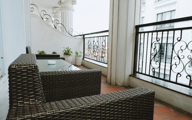 May De Ville Lakeside Hotel