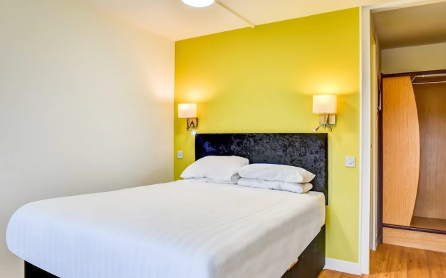 The Hotel Rafiya, Redditch