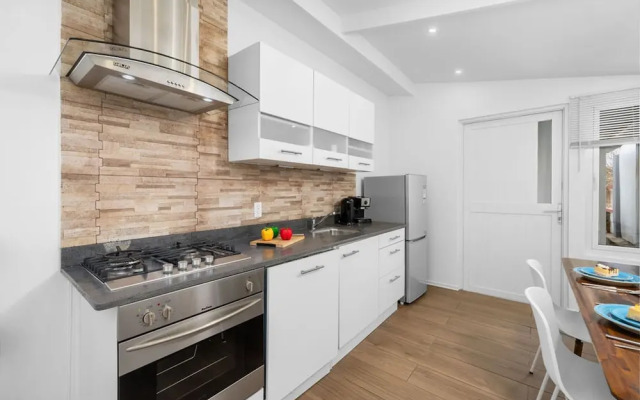 NEW Modern 3BR 3BA Private Pool Centrallylocated