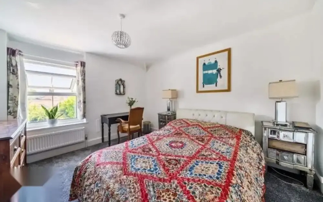4 Bed-2 Bath-bar-pool Table-library- Xmas Venue