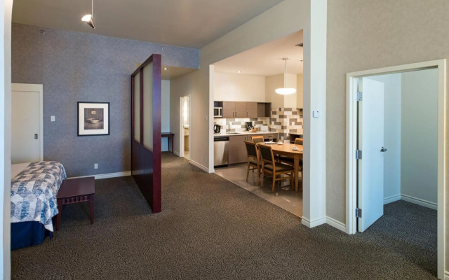 Le Square Phillips Hotel And Suites