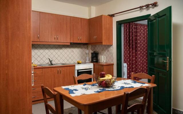 Petrakis Afrathias garden house
