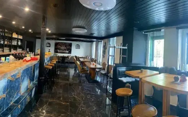 Niehler Hotel