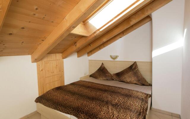 Apartment With Terrace in Aschau im Zillertal