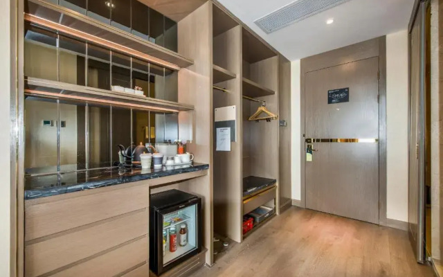 Yangjiang Jiangcheng Junyi Square Atour X Hotel