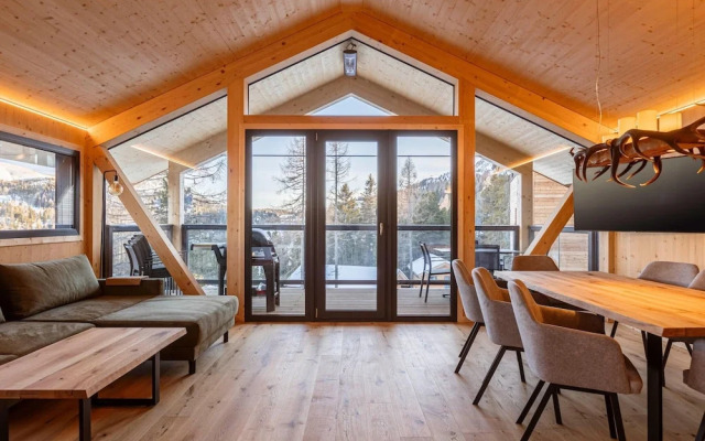 Charming Chalet With hot tub on Balcony