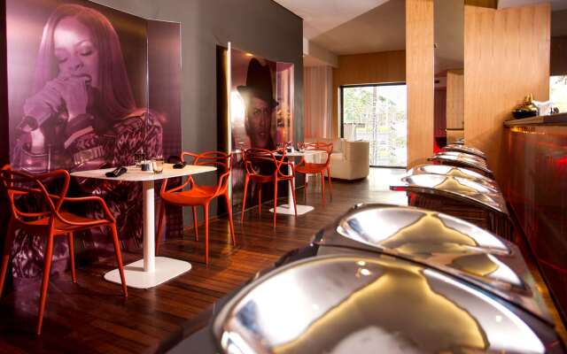 Hennessy Park Hotel